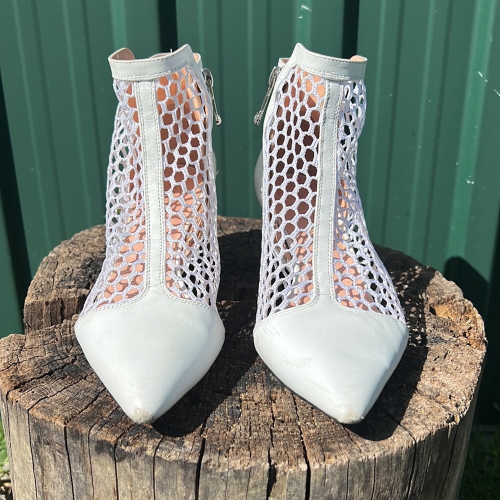 Marc Cain white heels